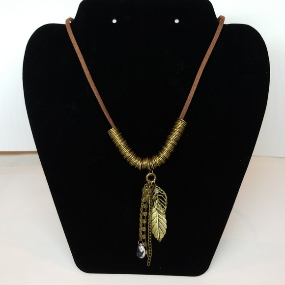 Jewelry - Leather and brass necklace